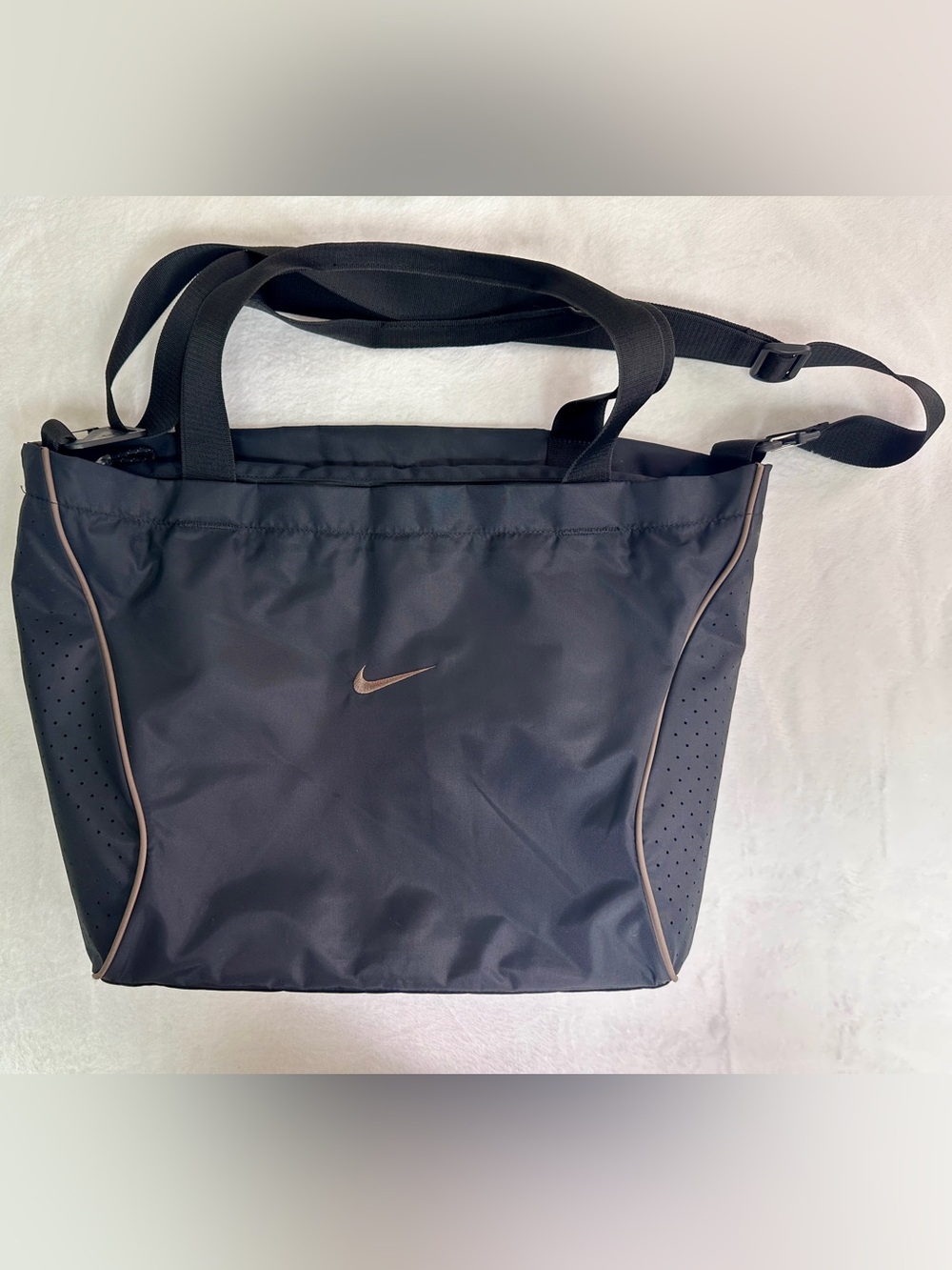 Nike Sportswear Essentials Tote Bag Black Ironstone 26L Laptop Sleeve